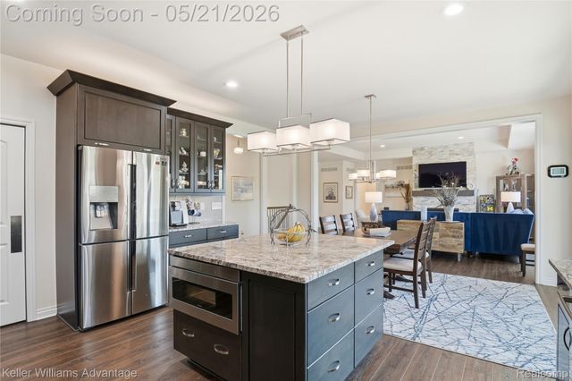 37125 White Tail Court, Farmington Hills, MI 48335