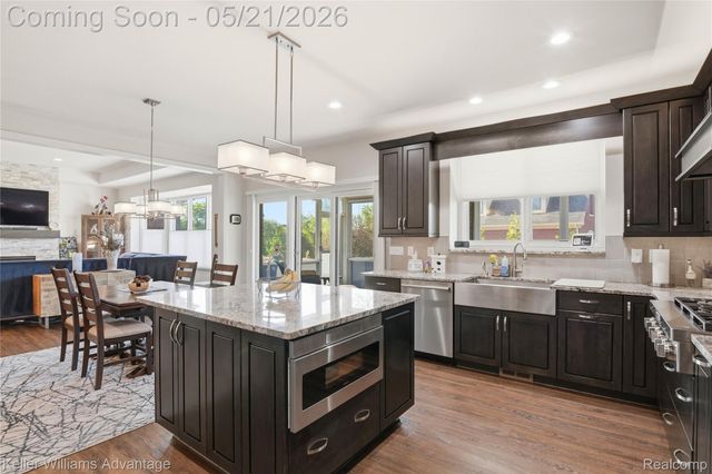 37125 White Tail Court, Farmington Hills, MI 48335