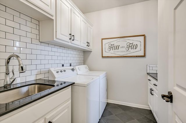 504 Saddlehorn DR, Dripping Springs, TX 78620