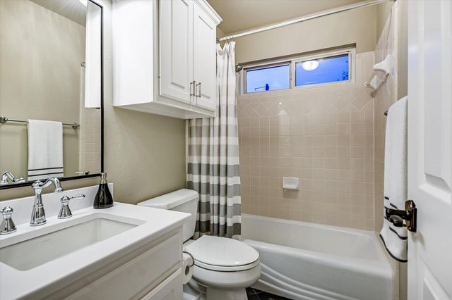 504 Saddlehorn DR, Dripping Springs, TX 78620