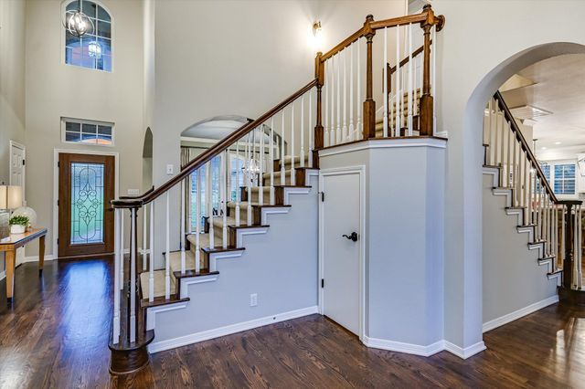 504 Saddlehorn DR, Dripping Springs, TX 78620