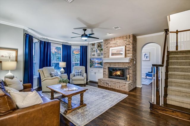 504 Saddlehorn DR, Dripping Springs, TX 78620