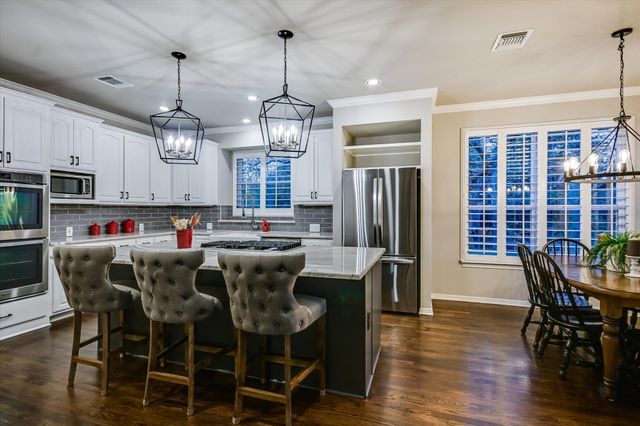 504 Saddlehorn DR, Dripping Springs, TX 78620