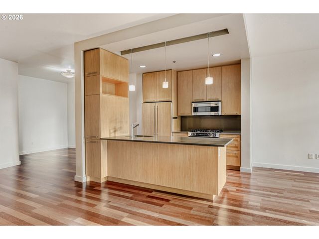 949 Nw OVERTON St 513, Portland, OR 97209