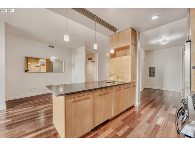 949 Nw OVERTON St 513, Portland, OR 97209