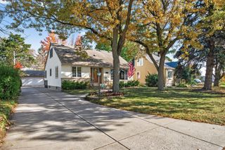 758 Mcknight Road N, Maplewood, MN 55119