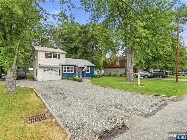 35 Edgecumb Road, West Milford, NJ 07480