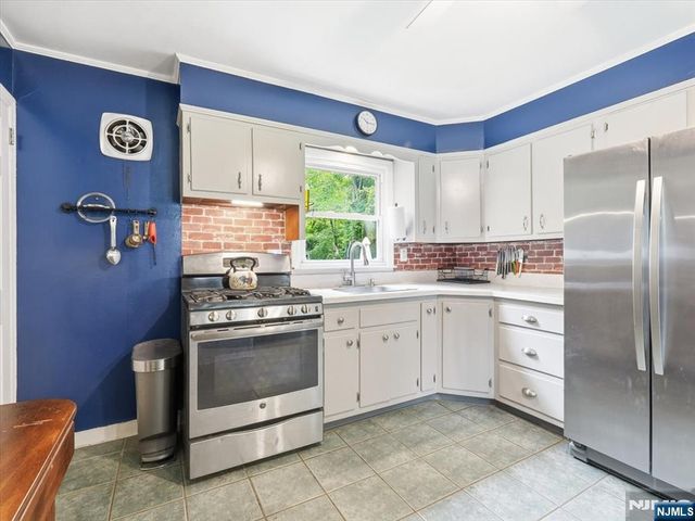 35 Edgecumb Road, West Milford, NJ 07480