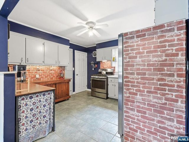 35 Edgecumb Road, West Milford, NJ 07480