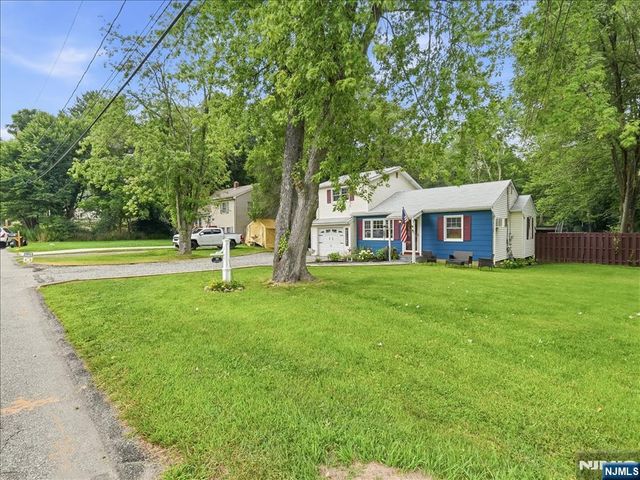 35 Edgecumb Road, West Milford, NJ 07480