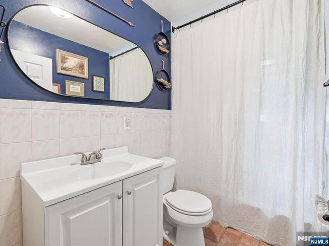 35 Edgecumb Road, West Milford, NJ 07480