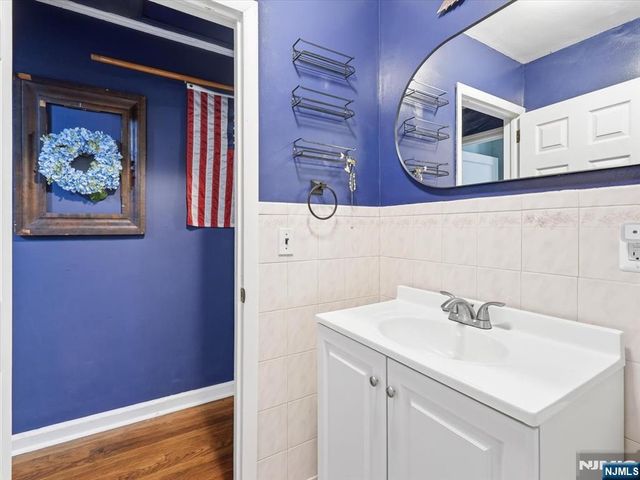 35 Edgecumb Road, West Milford, NJ 07480