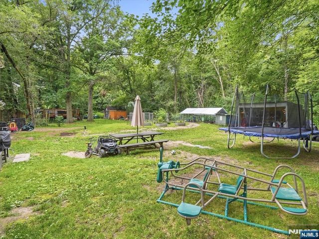 35 Edgecumb Road, West Milford, NJ 07480