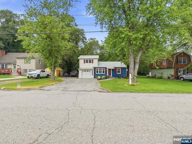35 Edgecumb Road, West Milford, NJ 07480