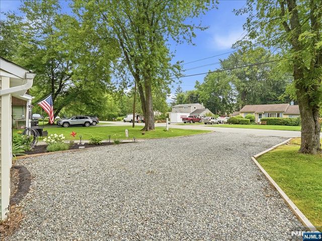 35 Edgecumb Road, West Milford, NJ 07480