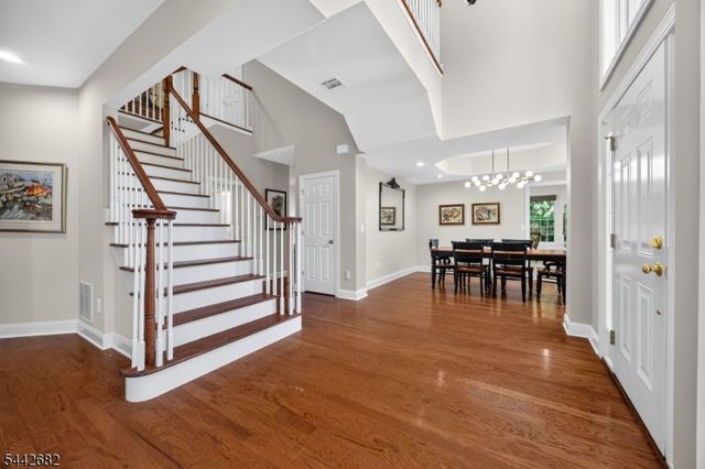 10 Camlet Ct, Roseland Boro, NJ 07068
