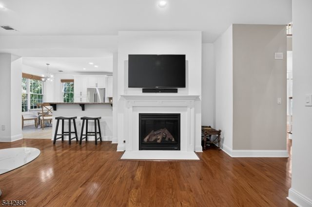 10 Camlet Ct, Roseland Boro, NJ 07068