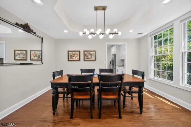 10 Camlet Ct, Roseland Boro, NJ 07068