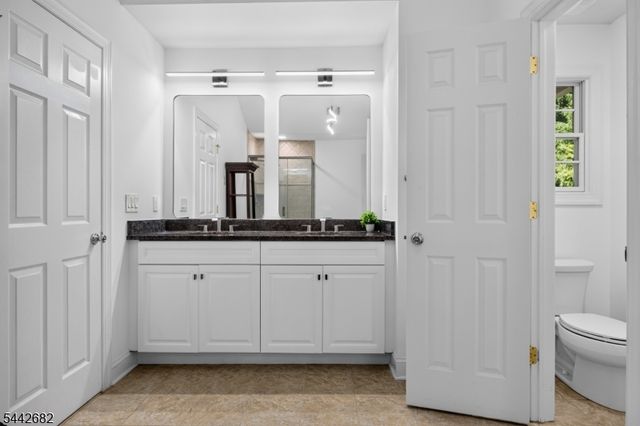 10 Camlet Ct, Roseland Boro, NJ 07068