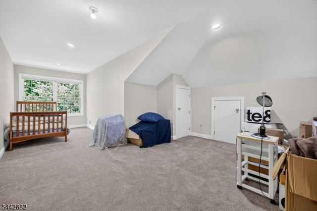 10 Camlet Ct, Roseland Boro, NJ 07068