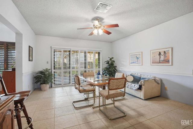 2200 El Portal Dr 34, Bakersfield, CA 93309