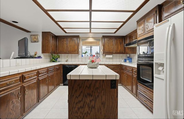 2200 El Portal Dr 34, Bakersfield, CA 93309