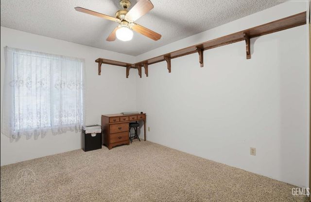 2200 El Portal Dr 34, Bakersfield, CA 93309