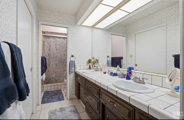 2200 El Portal Dr 34, Bakersfield, CA 93309