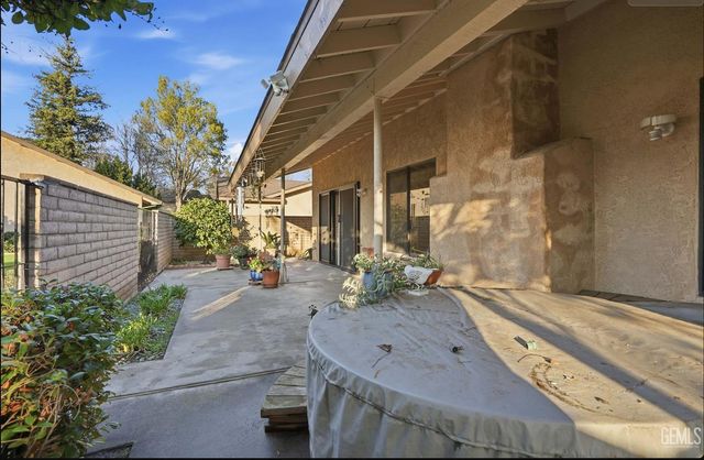 2200 El Portal Dr 34, Bakersfield, CA 93309