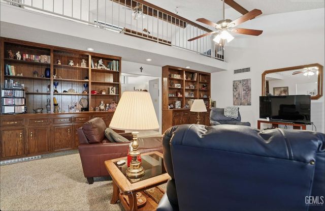 2200 El Portal Dr 34, Bakersfield, CA 93309