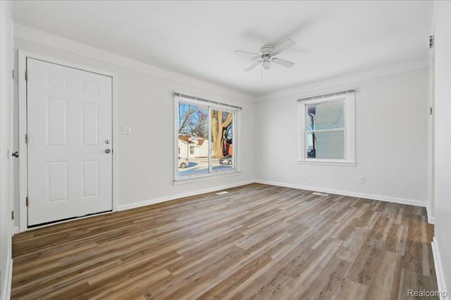 11280 Chalmers Avenue, Warren, MI 48089