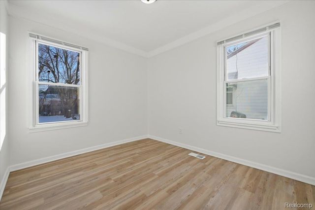 11280 Chalmers Avenue, Warren, MI 48089