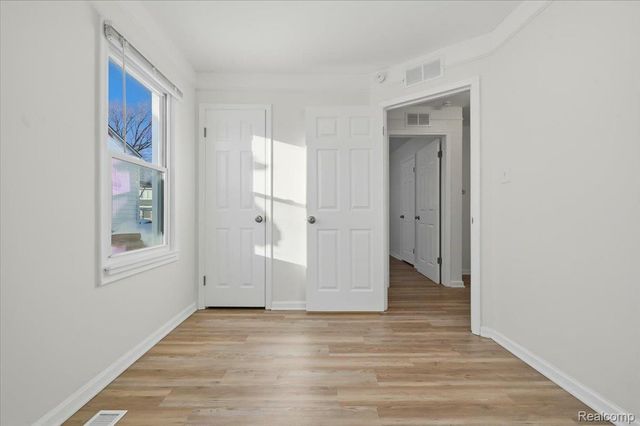 11280 Chalmers Avenue, Warren, MI 48089