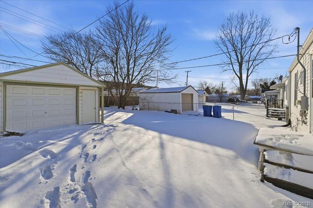 11280 Chalmers Avenue, Warren, MI 48089