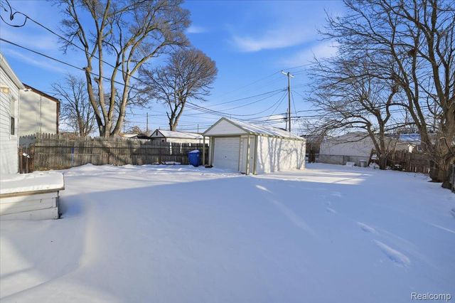 11280 Chalmers Avenue, Warren, MI 48089