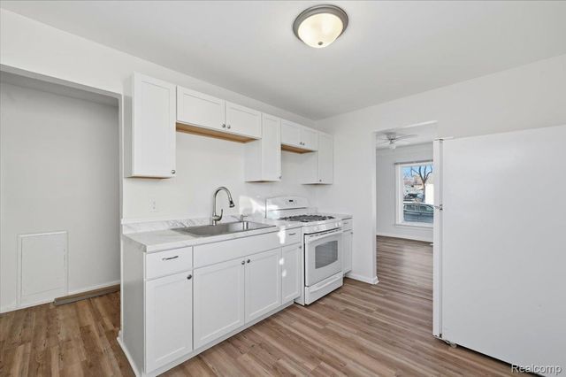 11280 Chalmers Avenue, Warren, MI 48089