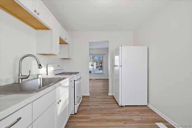 11280 Chalmers Avenue, Warren, MI 48089