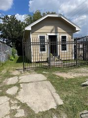 7541 Avenue F, Houston, TX 77012