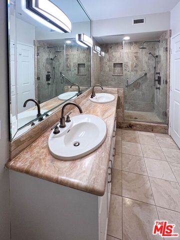 937 12th Street 101, Santa Monica, CA 90403