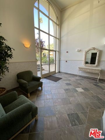 937 12th Street 101, Santa Monica, CA 90403