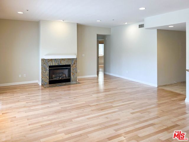 937 12th Street 101, Santa Monica, CA 90403