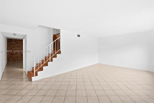 50 Matador Ln 3-23, Davie, FL 33324