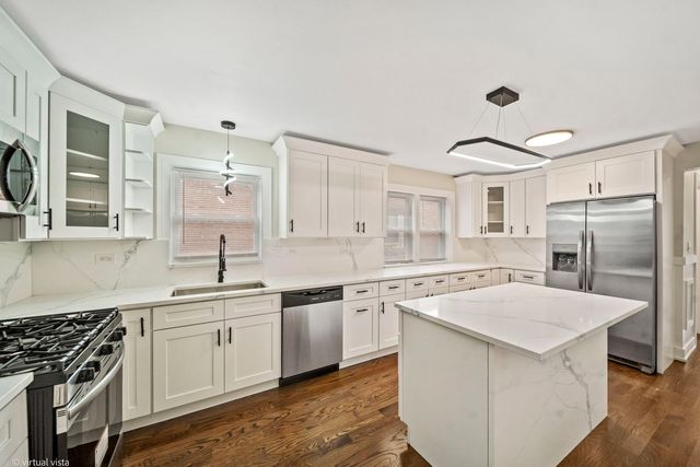 8219 S Muskegon Avenue, Chicago, IL 60617