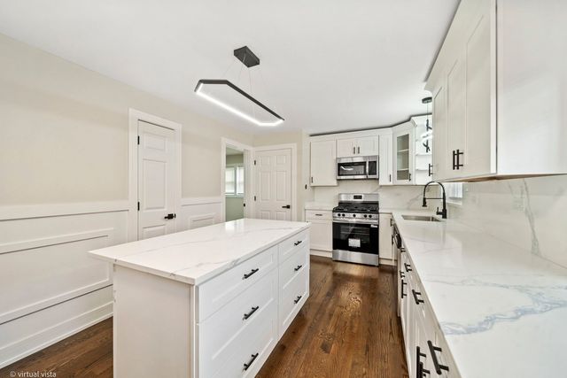 8219 S Muskegon Avenue, Chicago, IL 60617