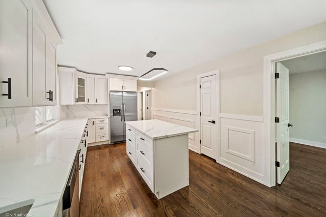 8219 S Muskegon Avenue, Chicago, IL 60617