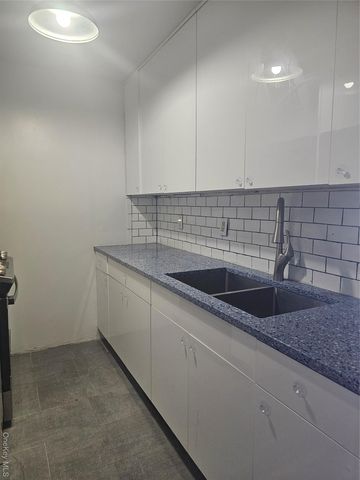 833 Central Avenue 6G, Far Rockaway, NY 11691