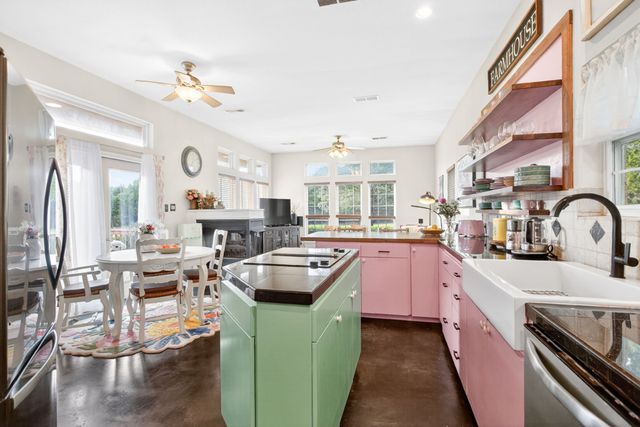 6813 Running Deer Court, Granbury, TX 76049