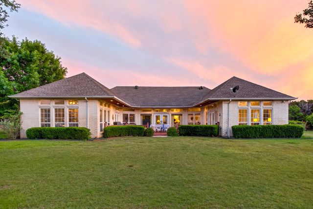 6813 Running Deer Court, Granbury, TX 76049