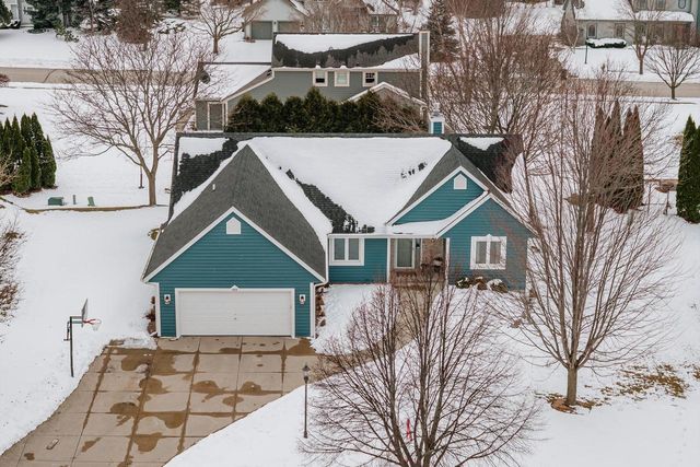 1118 Riverwalk COURT, Pewaukee, WI 53072