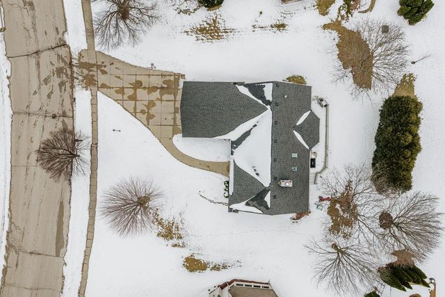 1118 Riverwalk COURT, Pewaukee, WI 53072